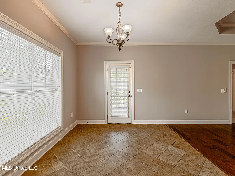101 Sara Fox Dr — Photo 8
