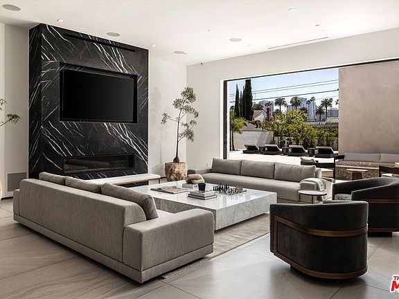 5th image of 621 N Rodeo Dr