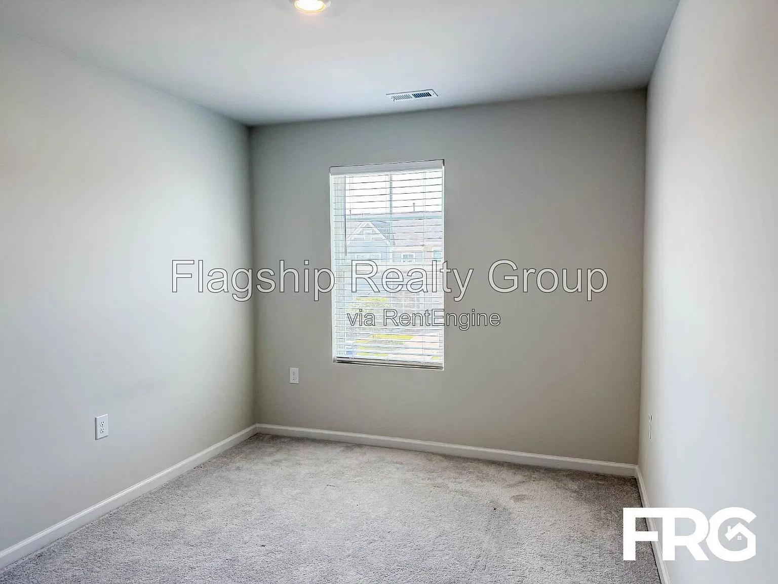 3 bed, 2.5 bath, 1581 sqft, $1,745 — Photo 3