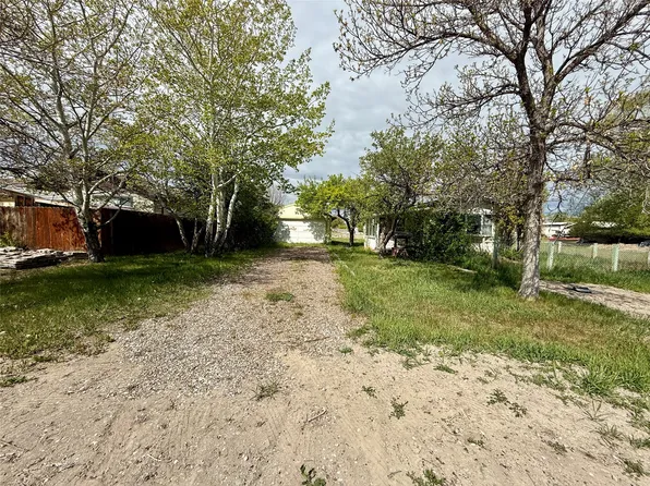 610 3rd Ave SW, Choteau, MT 59422