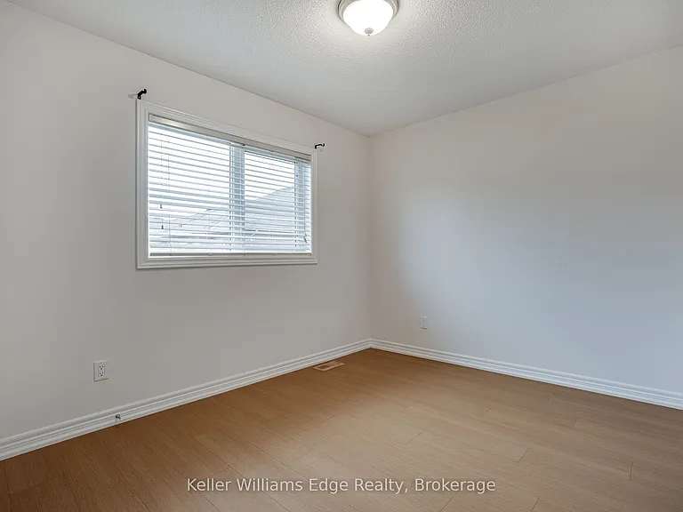 93 Glendarling Cres — Photo 35