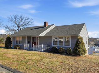 2 Oak Knoll Rd, Methuen, MA 01844