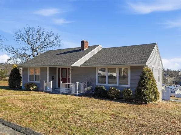 2 Oak Knoll Rd, Methuen, MA 01844
