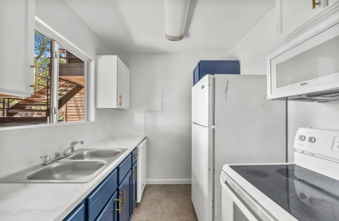 1 bed, 600 sqft, $995 — Photo 2