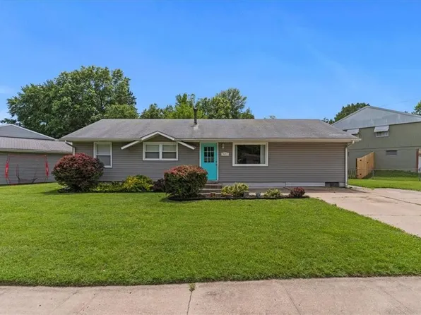 521 Caraway Pl, Lansing, KS 66043
