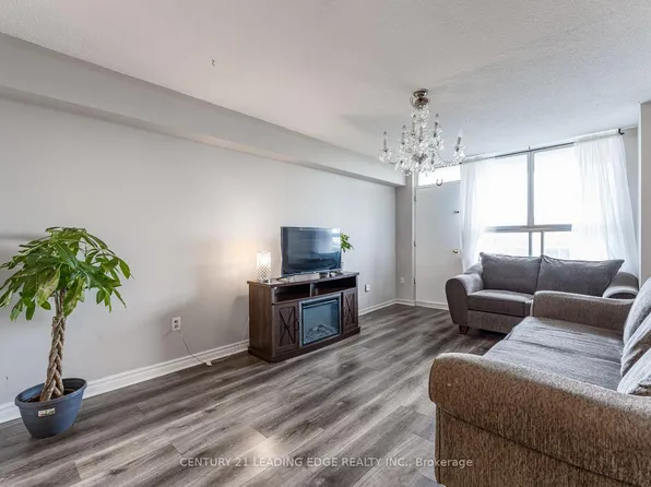 940 Caledonia Rd #611, Toronto, ON M6B 3Y4