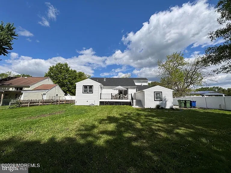 16 Buckingham Rd — Photo 1