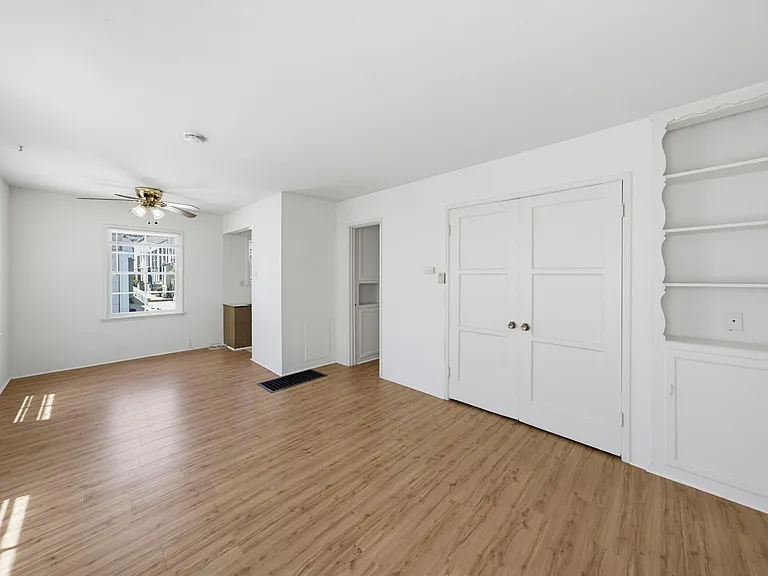 45 Roswell Ave — Photo 2