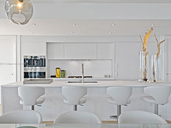 5th image of 1 Collins Ave Unit 706