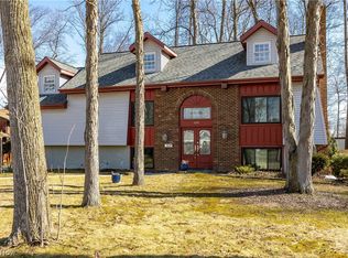 105 Northwood Hollow Ct, Amherst, OH