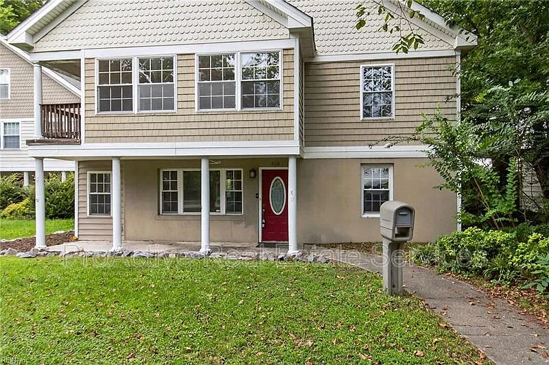 3 bed, 3.5 bath, 2572 sqft, $3,200 — Photo 1