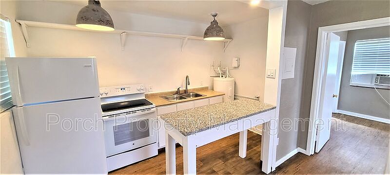 1st image of 1 Ellis Dr #C