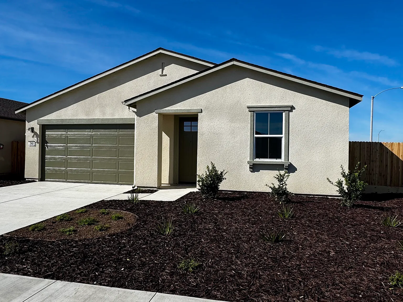 4 bed, 1842 sqft, $2,650 — Photo 2