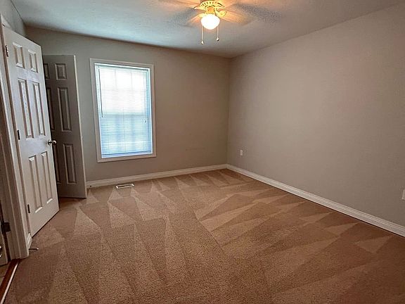 4th image of 305 Lyons Ave #X