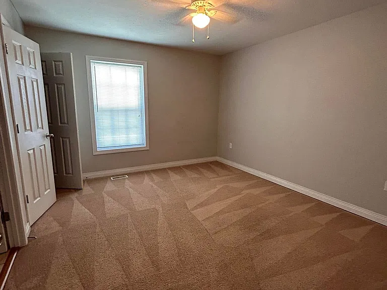 305 Lyons Ave #X — Photo 4