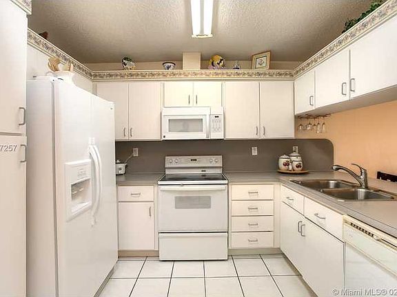 4th image of 19825 W Lake Dr
