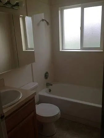 1717 S Barlow Ln — Photo 4