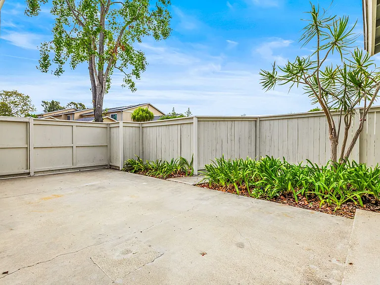 1809 Eastwood Ln — Photo 11