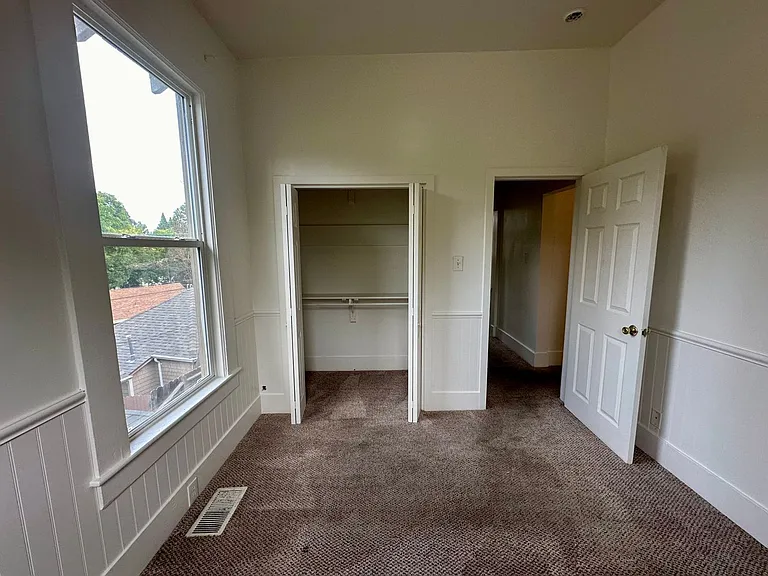 321 N School St — Photo 6