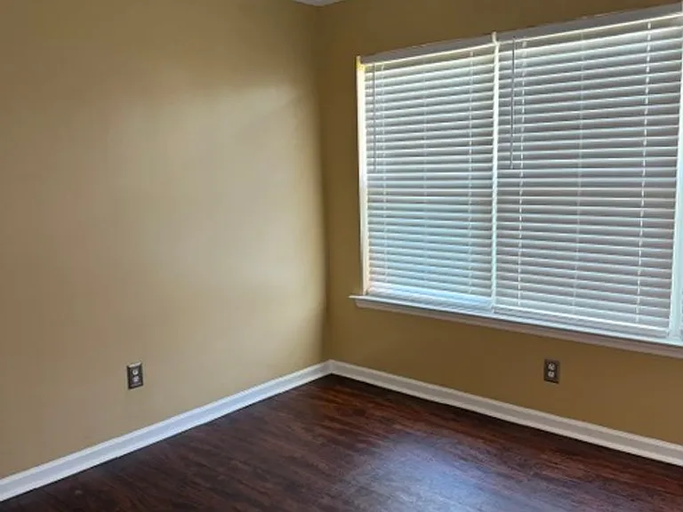 1832 Heathers Way — Photo 20