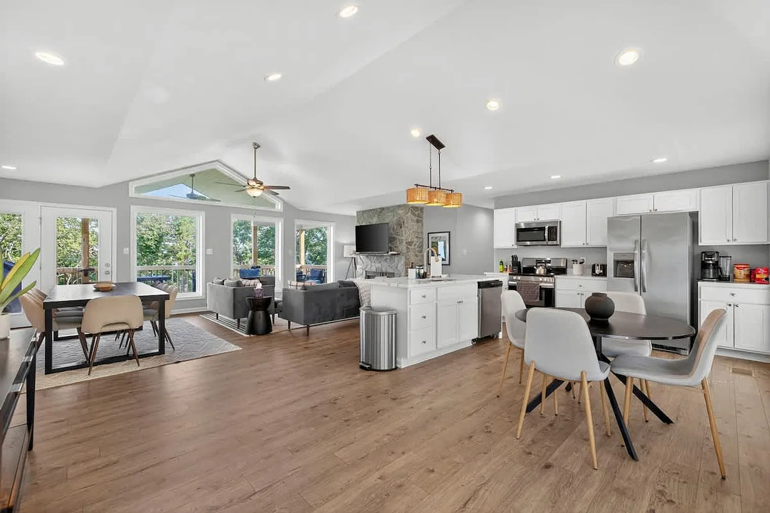 4 bed, 3.0 bath, $5,353 — Photo 3