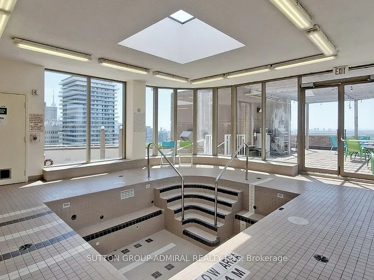 1055 Bay St #716 — Photo 31