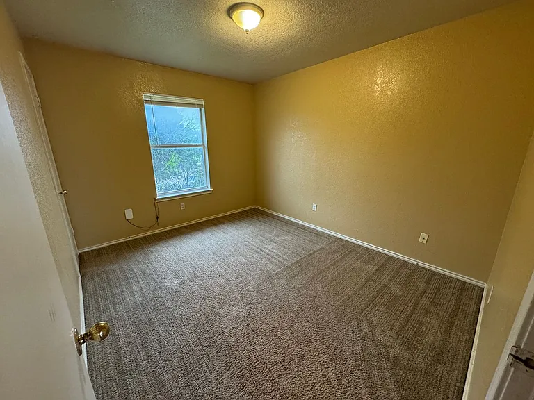 1603 Cedarhill Dr — Photo 9