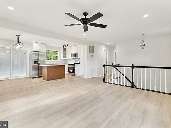 5th image of 9 Willingham Ct