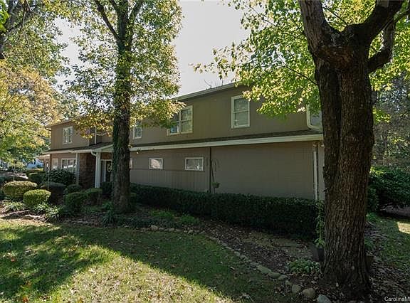 5th image of 301 Woodsway Ln NW