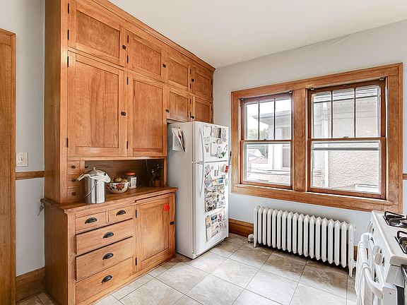 4th image of 2551 Emerson Ave S