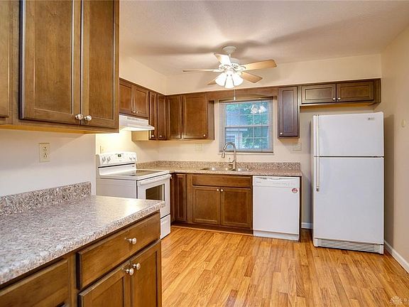 5th image of 3932 Silver Oak St