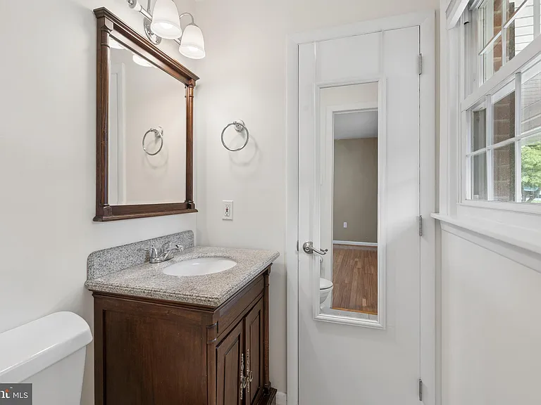 8109 Broadview Dr — Photo 15