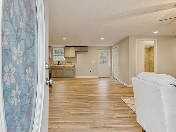 2nd image of 259 Africa Rd