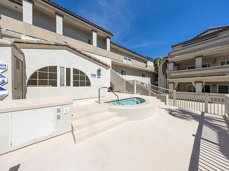 1516 Pacific Coast Hwy #202 — Photo 10