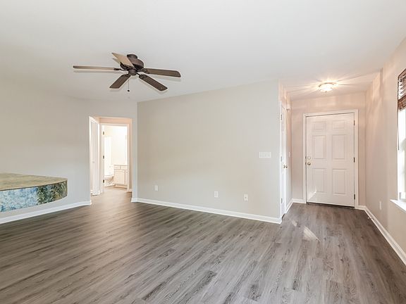 3rd image of 3029 Hollybrooke Dr