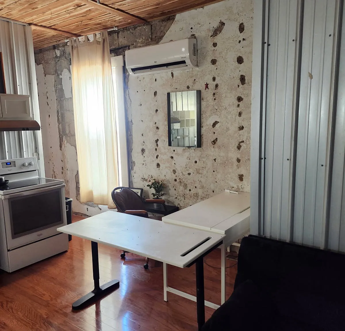 Studio, $800 — Photo 2