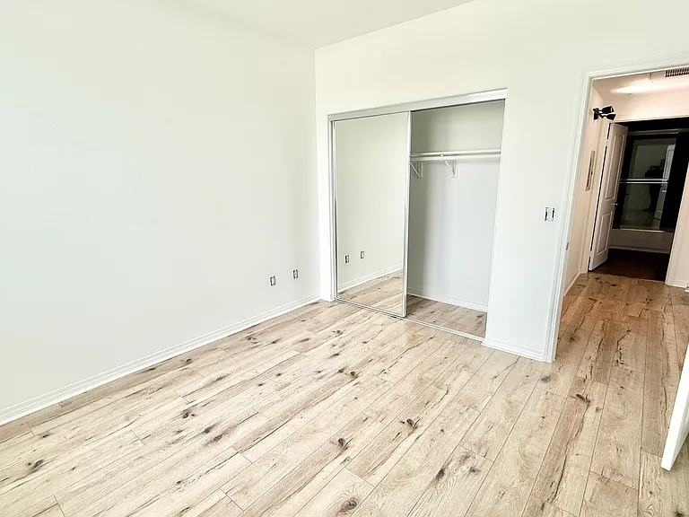 The Watermarque Apartments — Photo 28