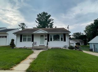 958 W Jefferson Dr, Freeport, IL 61032