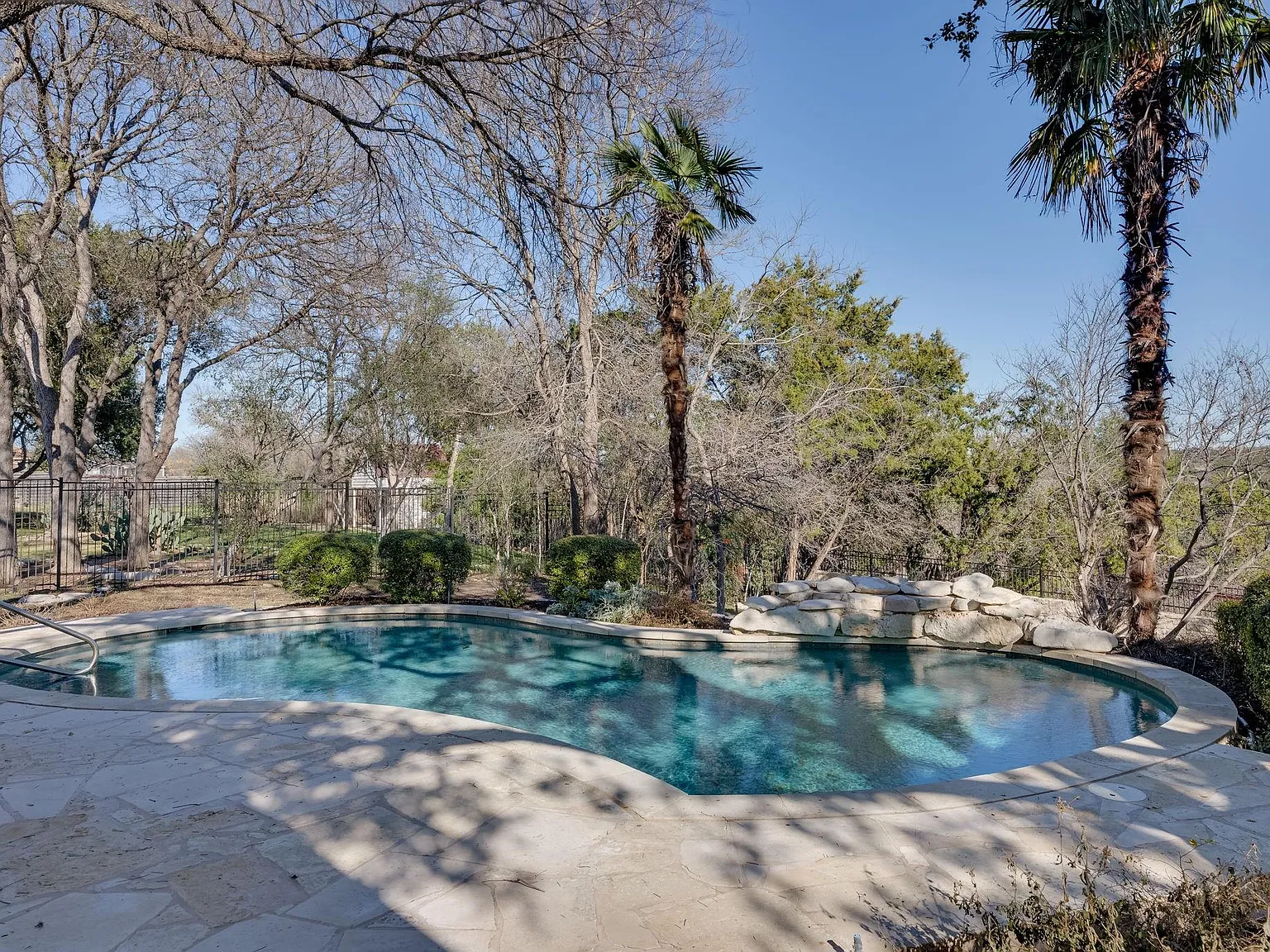 4 bed, 3.0 bath, 3539 sqft, $5,200 — Photo 3