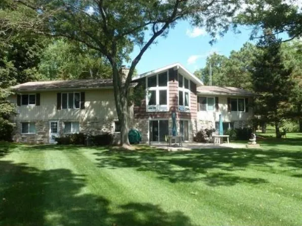 N3141 Lake Shore Dr, Markesan, WI 53946