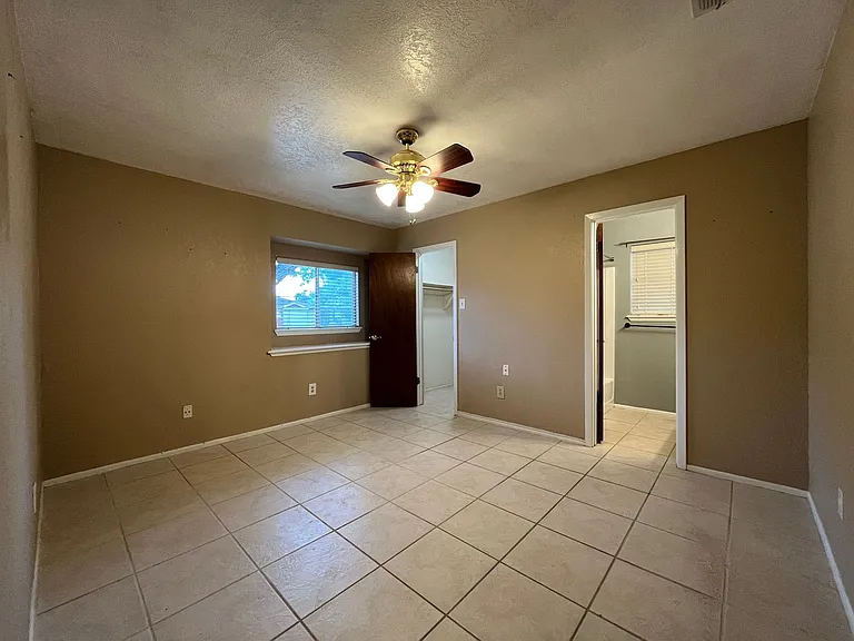 2118 Meadowgrove Dr — Photo 10
