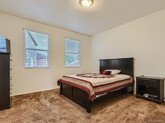 5th image of 246 Iron St