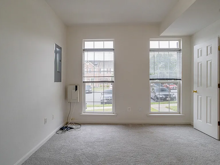 103 Buttonwood Ct — Photo 45