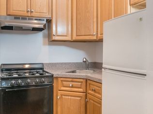 202 E 75th St APT 3R, New York, NY 10021
