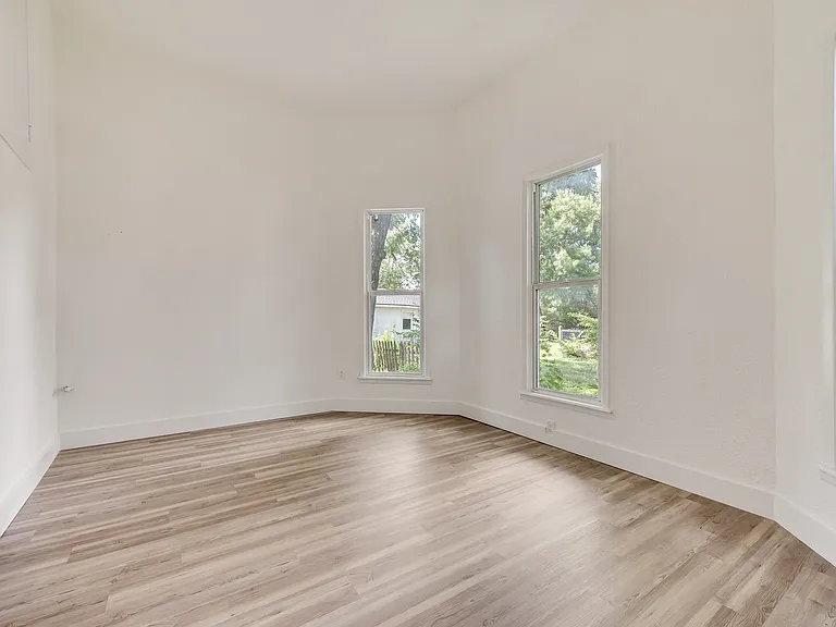 309 Poplar St — Photo 13