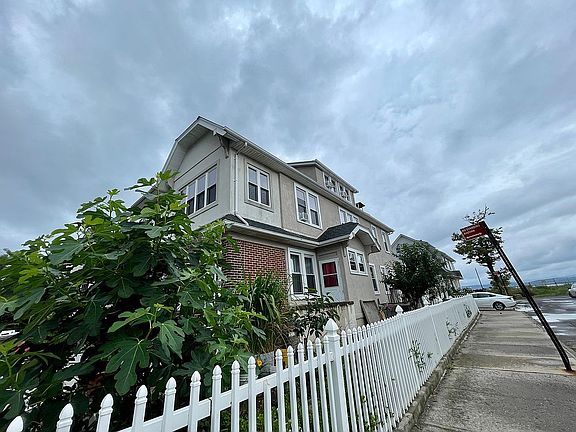 3rd image of 4916 Surf Ave