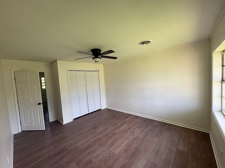 216 E Clayton St — Photo 15