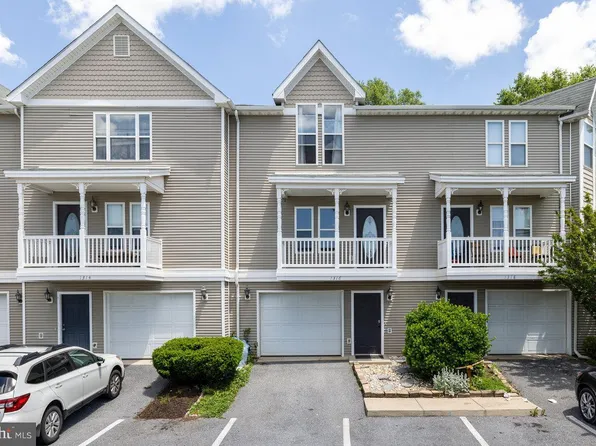 1316 Victorian Village Dr, Harrisonburg, VA 22802