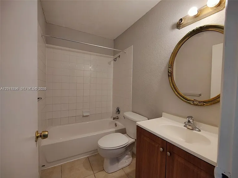 4719 NW 9th Dr #4719 — Photo 5