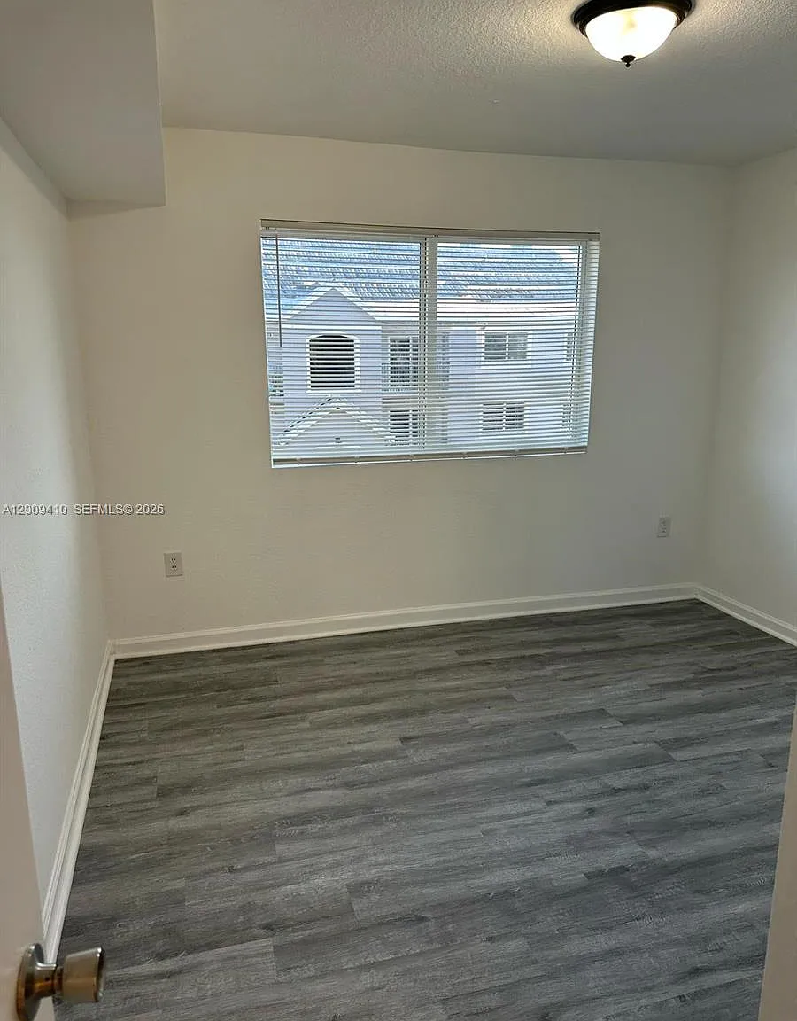Vista Trace 7 Condo — Photo 3